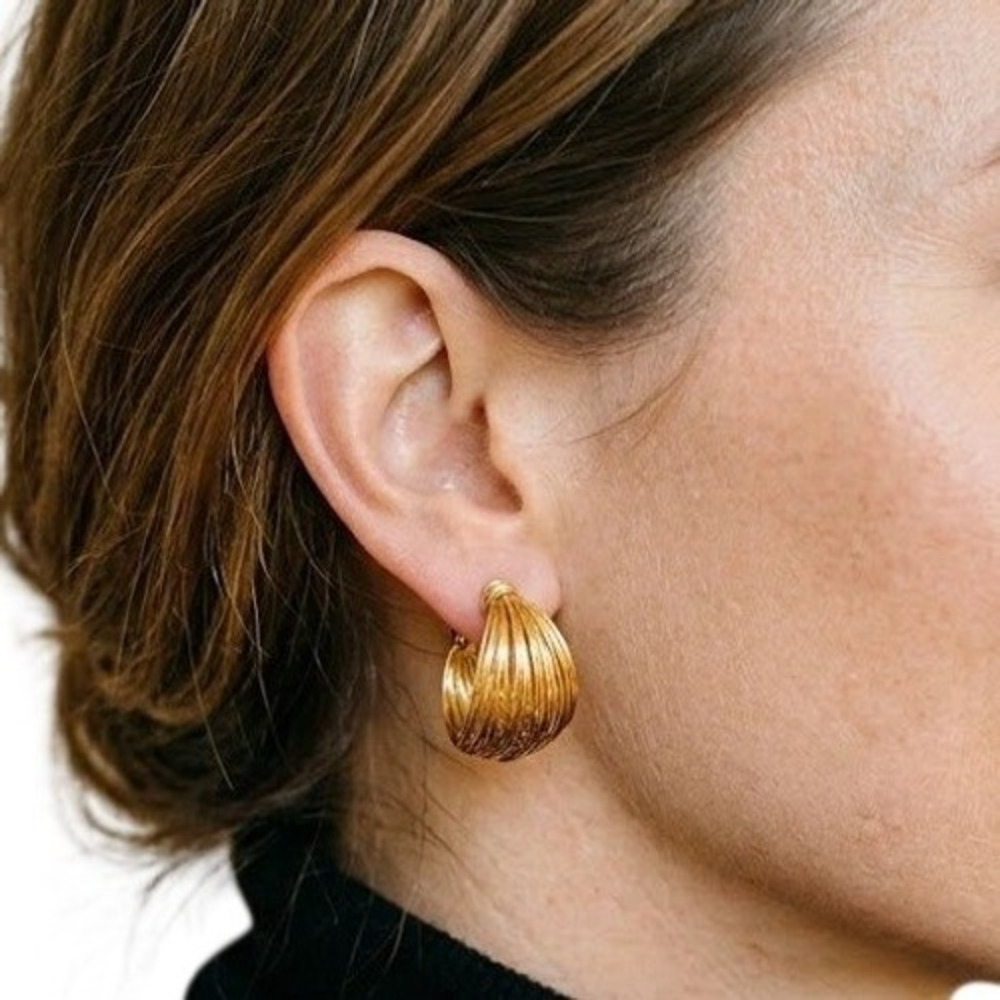 Les Bernard Vintage Gold Tone Multi‎ Strand Wire Wrap Screw Back Hoop Earrings